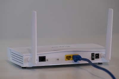 白いWiFiルーター NURO光メリット高速回線
